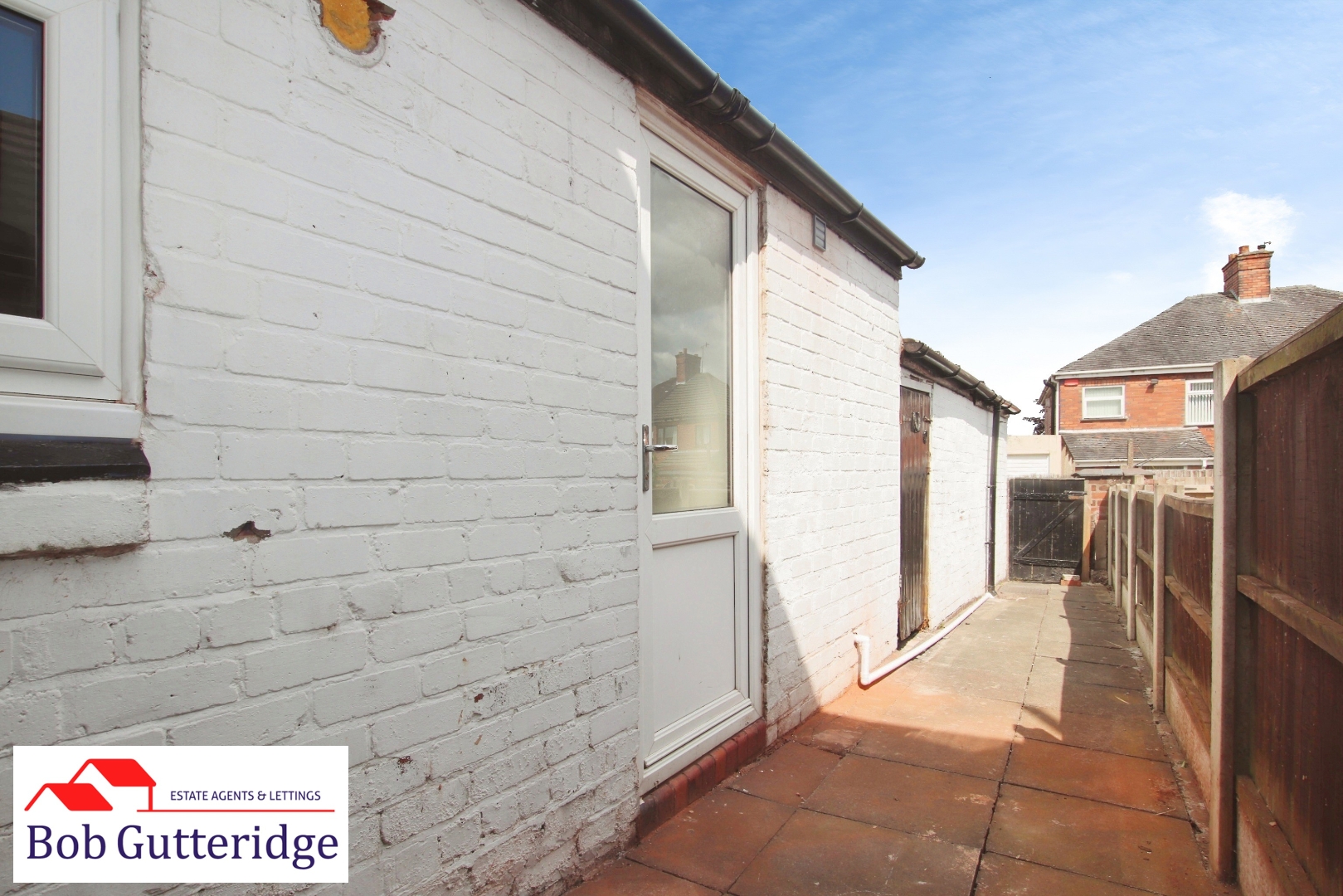 ENCLOSED REAR YARD